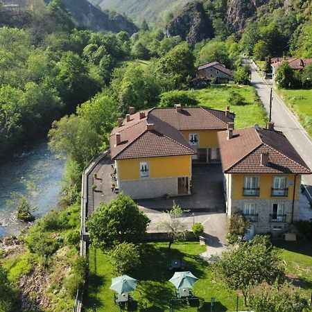 Hotel Y Apartamentos La Lonja Cangas de Onis Luaran gambar