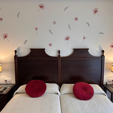 Hotel Y Apartamentos La Lonja Cangas de Onis Luaran gambar