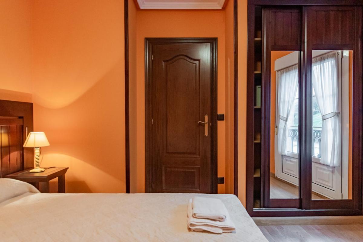 Hotel Y Apartamentos La Lonja Cangas de Onis Luaran gambar