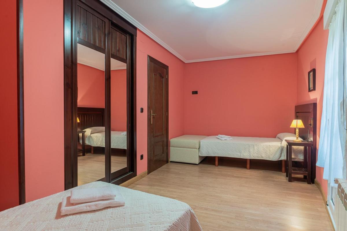 Hotel Y Apartamentos La Lonja Cangas de Onis Luaran gambar