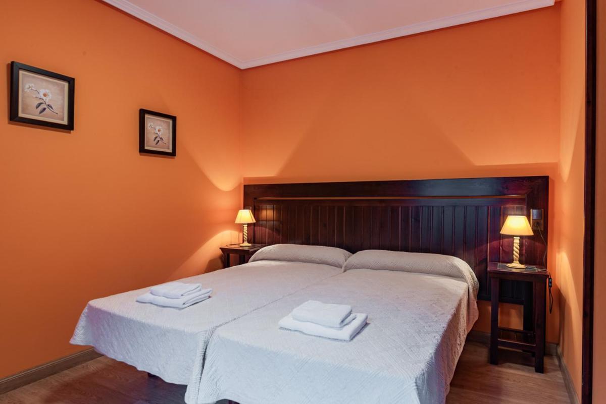 Hotel Y Apartamentos La Lonja Cangas de Onis Luaran gambar