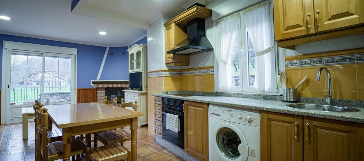 Hotel Y Apartamentos La Lonja Cangas de Onis Luaran gambar
