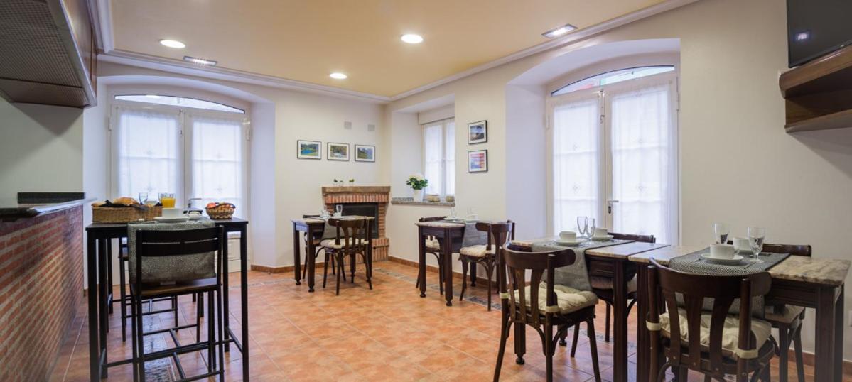Hotel Y Apartamentos La Lonja Cangas de Onis Luaran gambar
