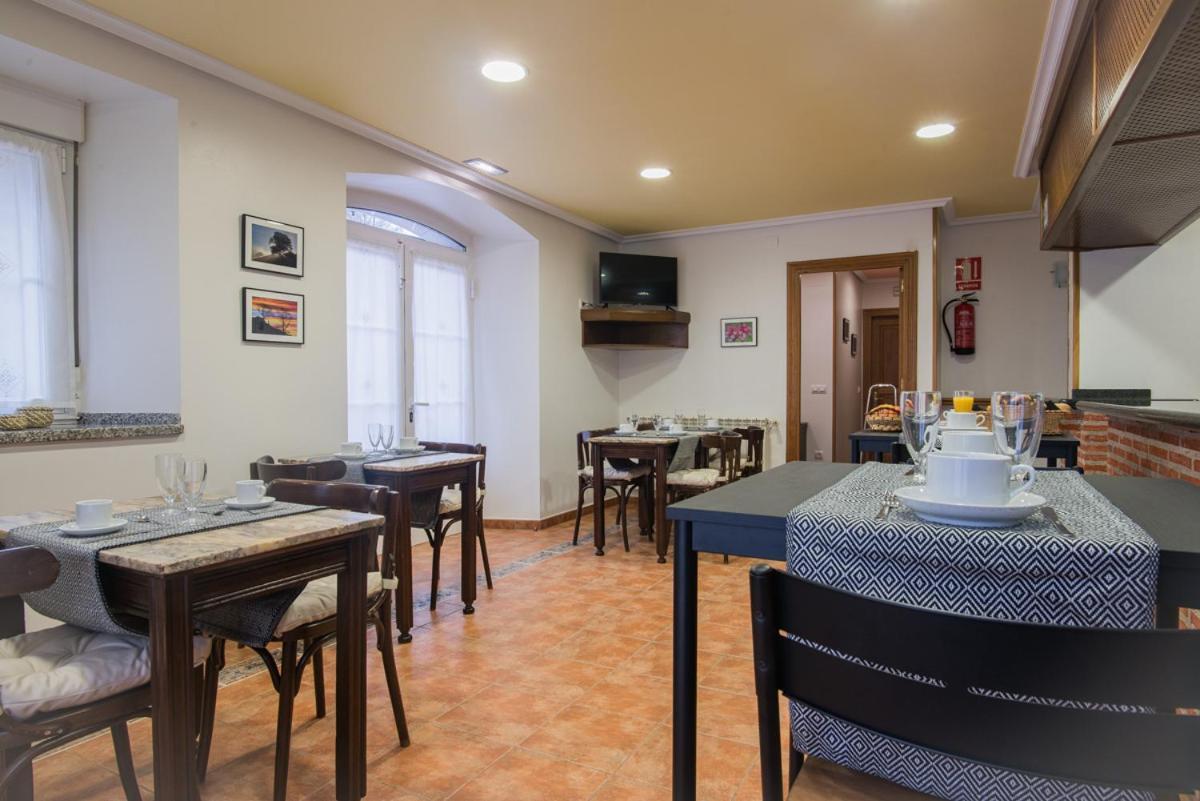 Hotel Y Apartamentos La Lonja Cangas de Onis Luaran gambar