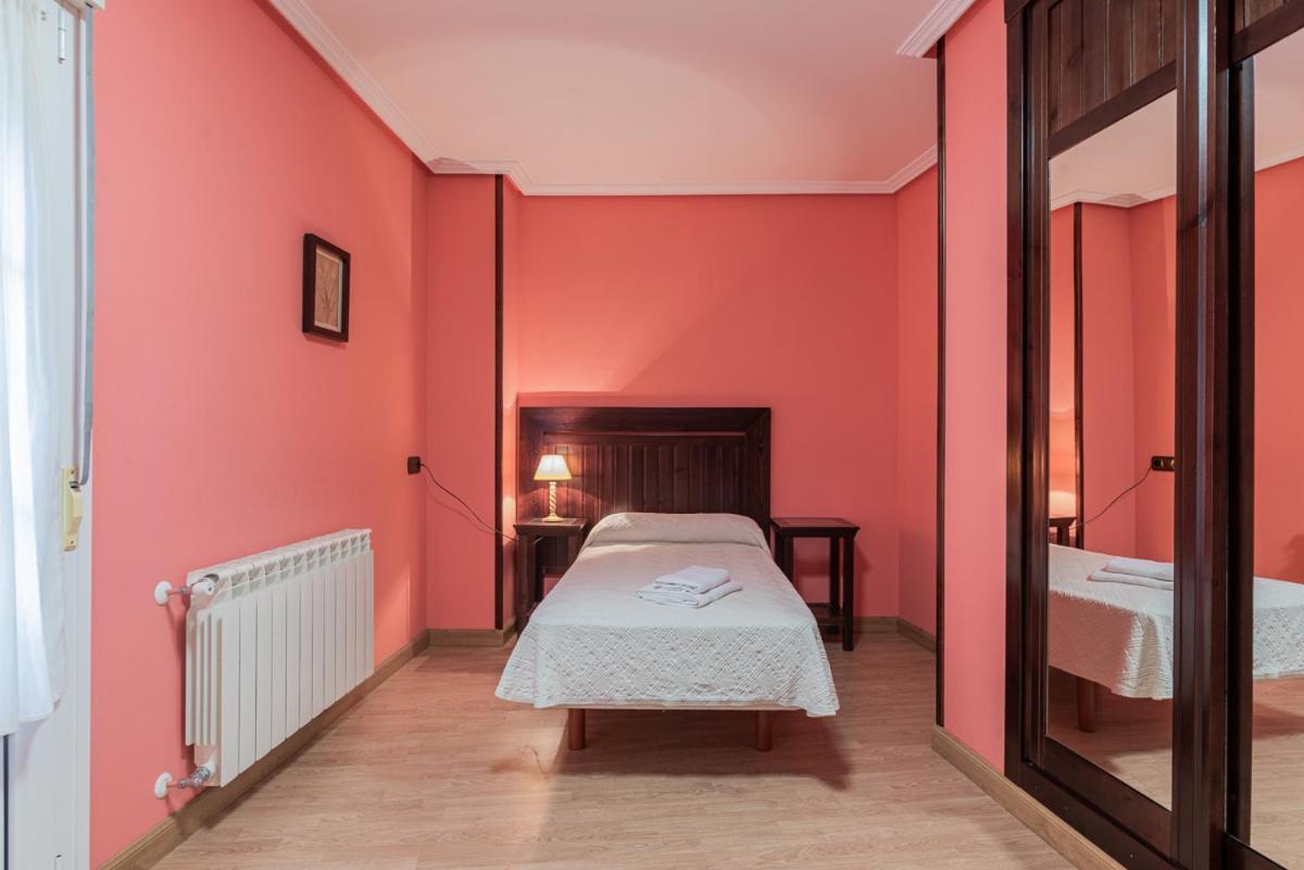 Hotel Y Apartamentos La Lonja Cangas de Onis Luaran gambar
