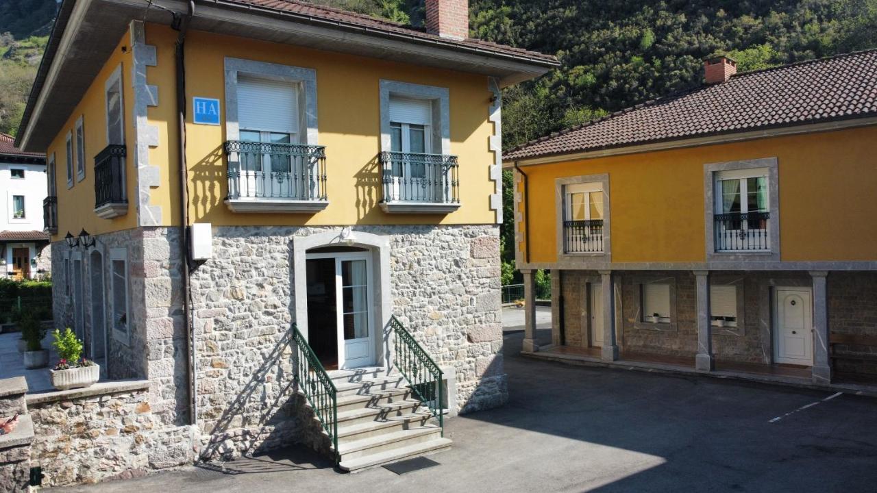 Hotel Y Apartamentos La Lonja Cangas de Onis Luaran gambar