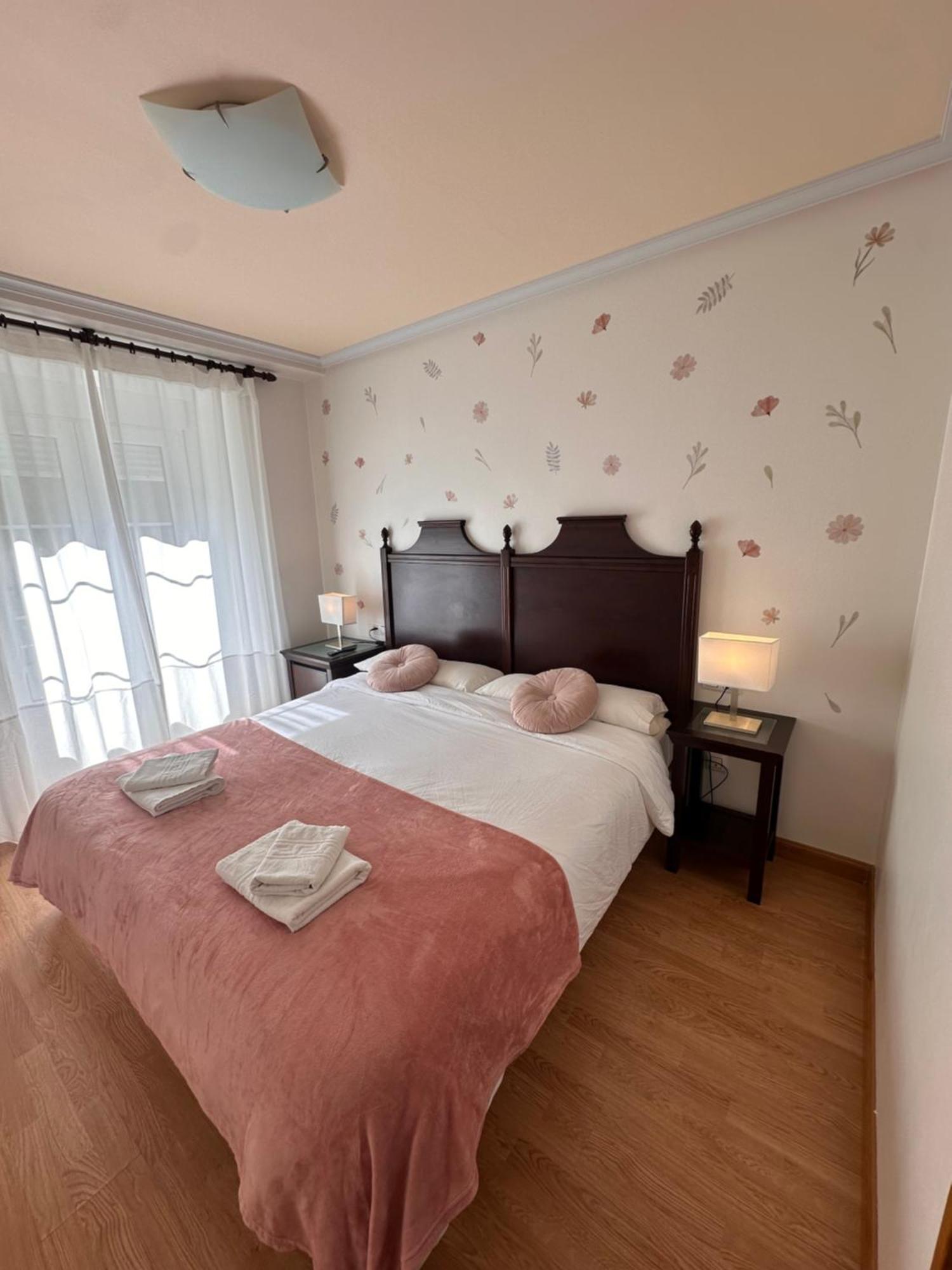 Hotel Y Apartamentos La Lonja Cangas de Onis Luaran gambar